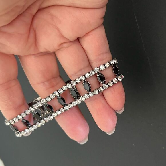 Silver and Black stretchy Bracelet - Picture 2 of 3